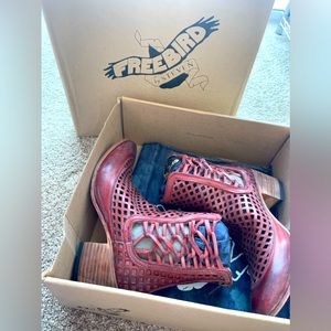 Freebird by Steven Lazor Leather Ankle Boot, size 9